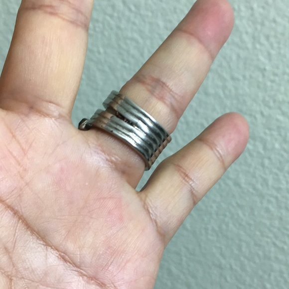 🖤Kenneth Cole ring - Picture 5 of 17